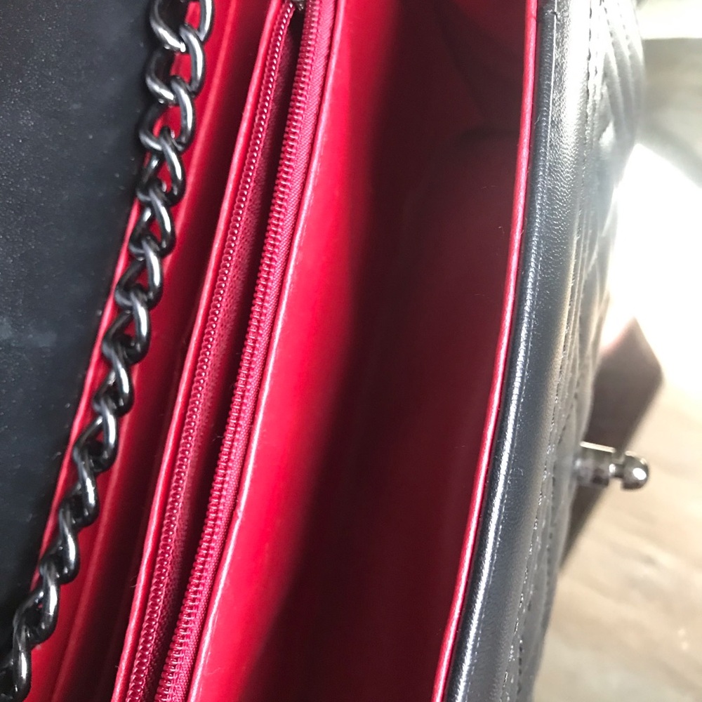 Designer look black quilted handbag with chain strap. - Picture 4 of 7